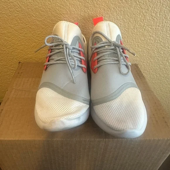 Nike Women’s Shoes in Gray and Red - Picture 3 of 6